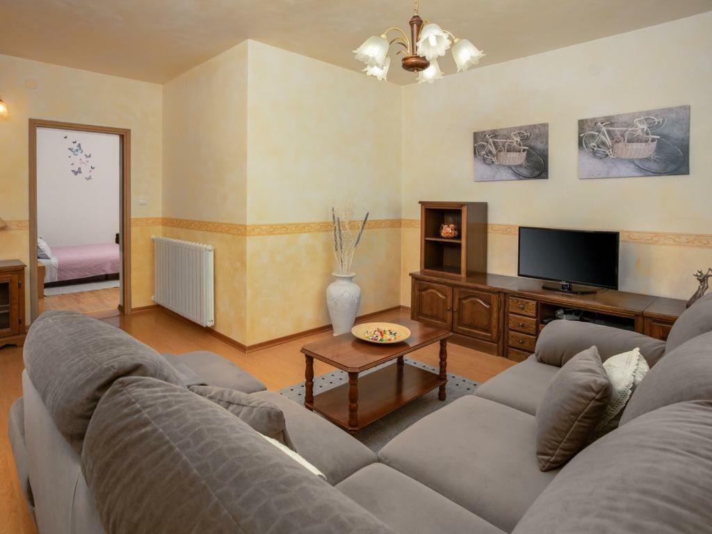Kuca Legovic Villa Kastelir Exterior photo
